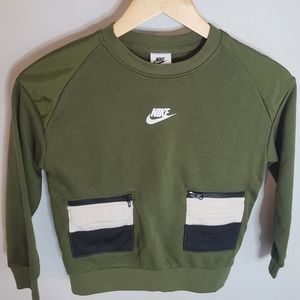 NWT Nike Boys XS Green Crew Neck Sweatshirt (Cargo Style Front Pockets)